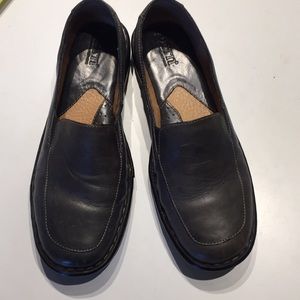 Size 81/2 BORN navy blue
